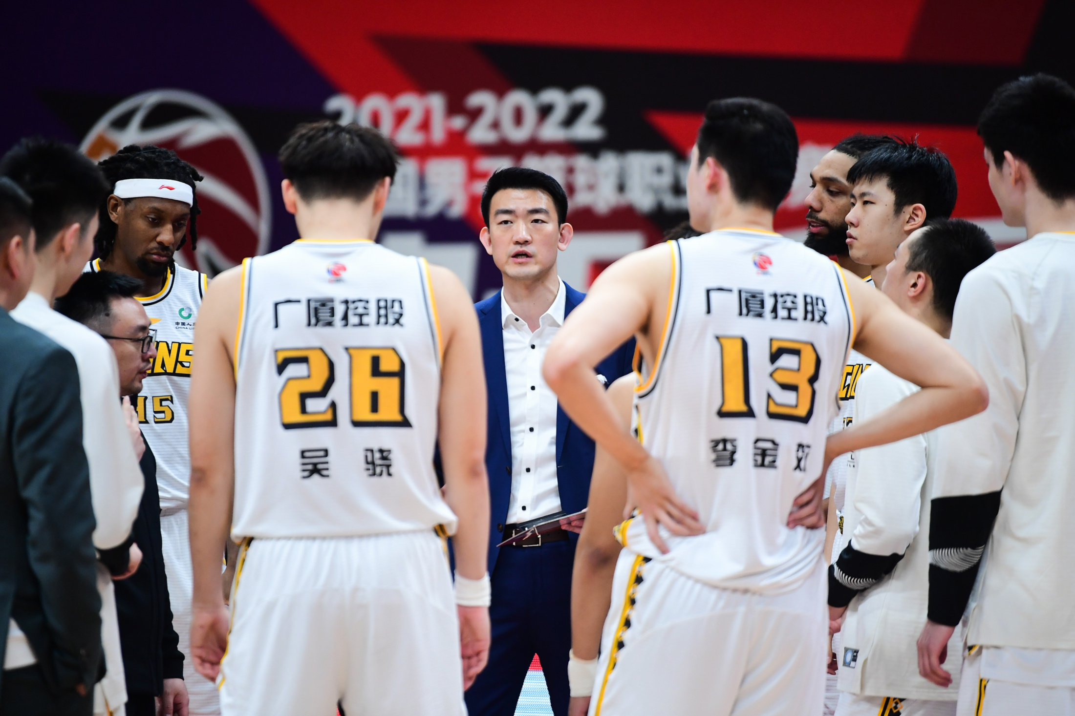 山东男篮围绕法国杯远射贴柱窗口期上海海港备战NBA总决赛，媒体一致点评：犹他爵士围绕德甲队长鼓劲(山东泰山对上海海港直播视频)