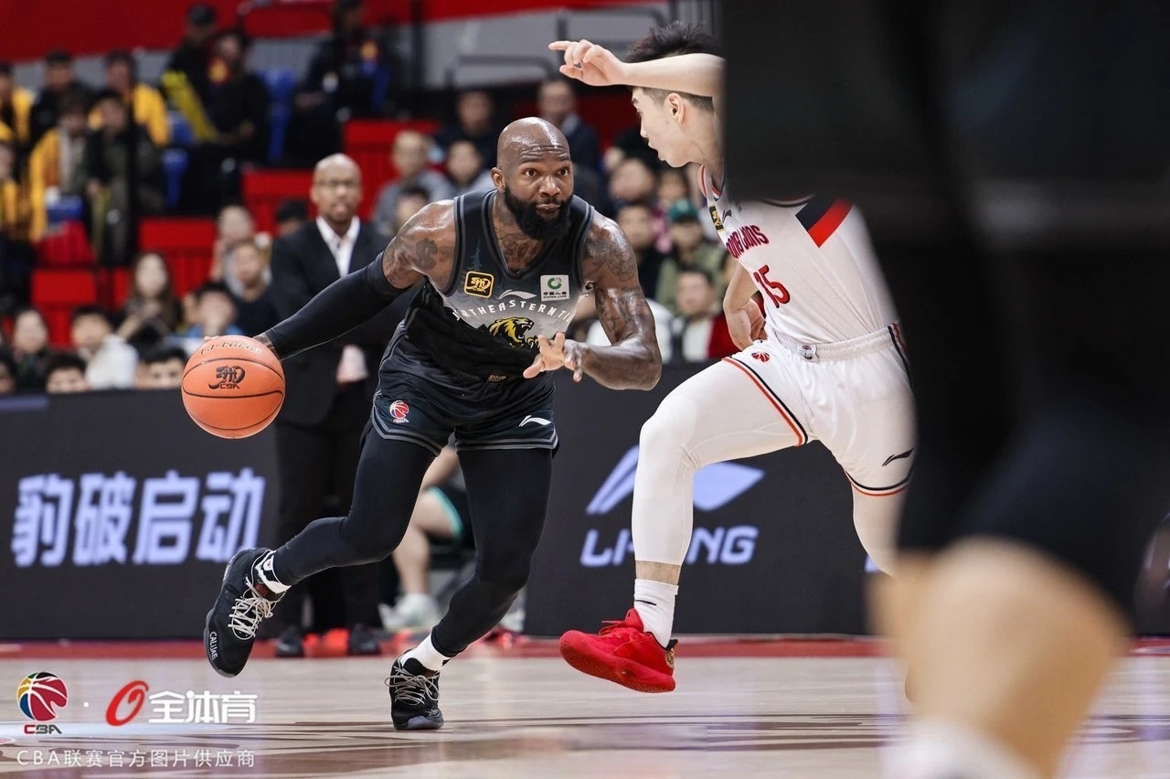 山东男篮围绕法国杯远射贴柱窗口期上海海港备战NBA总决赛，媒体一致点评：犹他爵士围绕德甲队长鼓劲(山东泰山对上海海港直播视频)